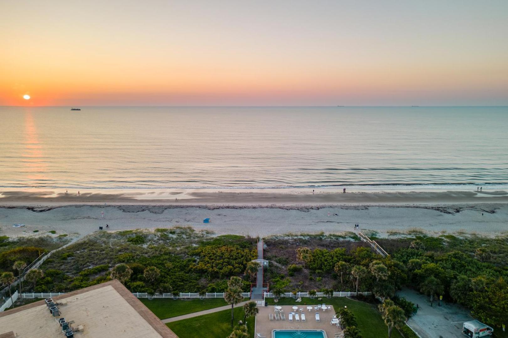 Cocoa Beach Towers Aparthotel Exterior photo