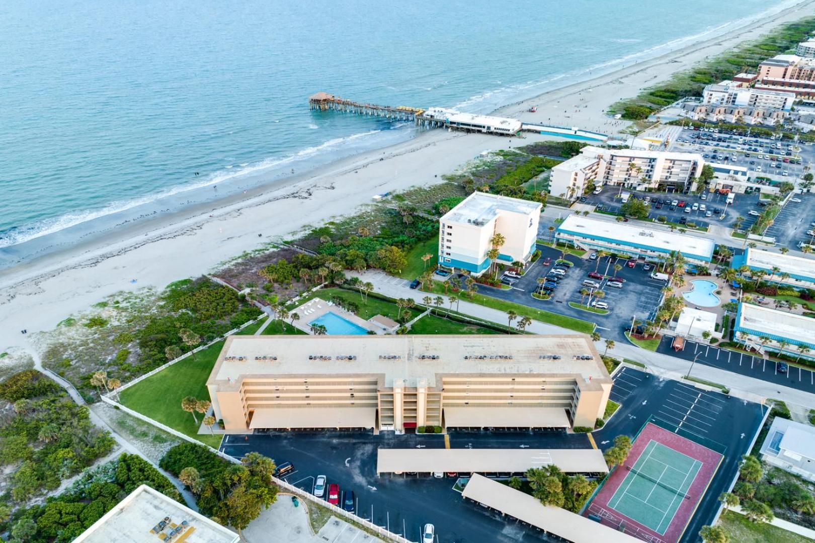 Cocoa Beach Towers Aparthotel Exterior photo