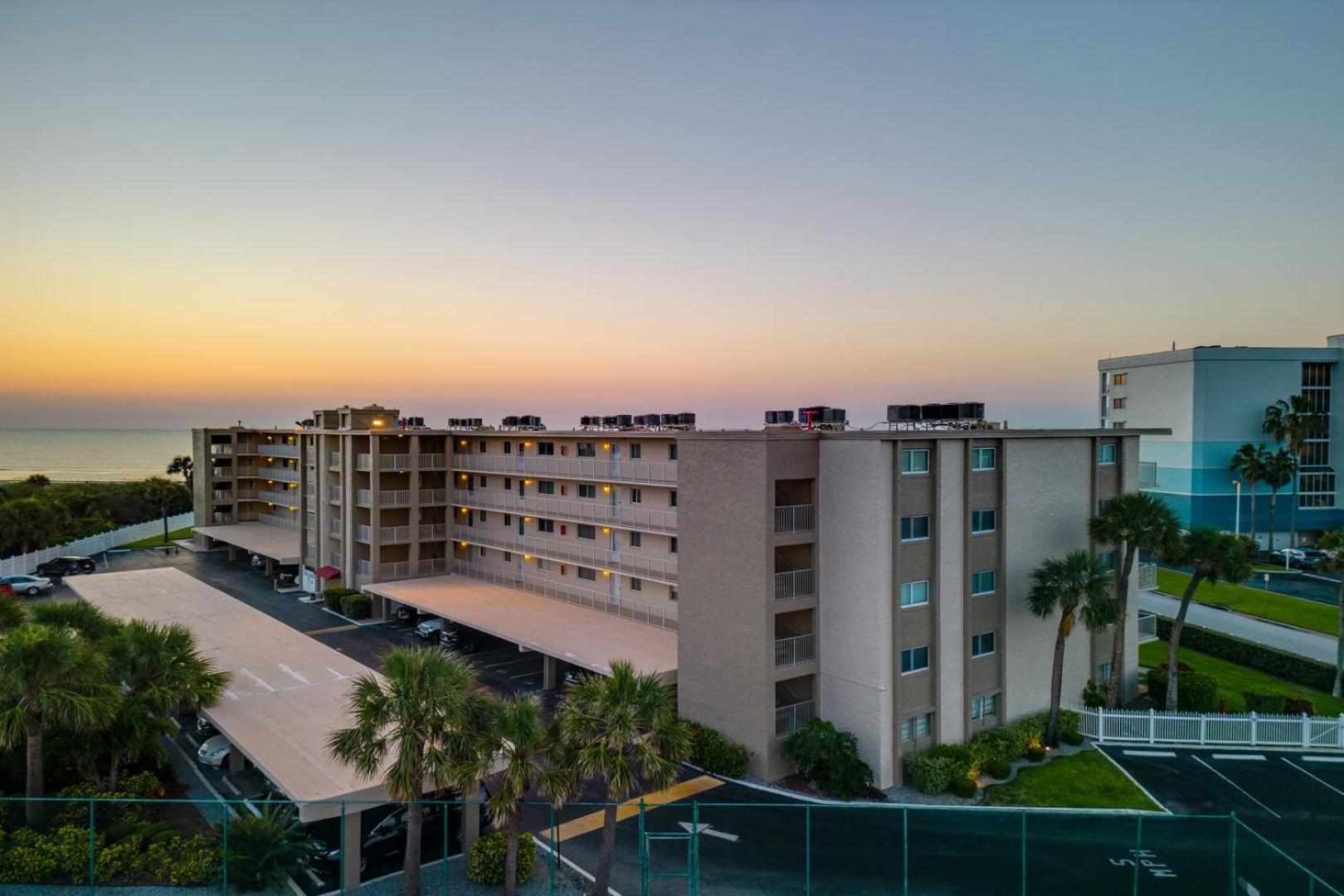 Cocoa Beach Towers Aparthotel Exterior photo