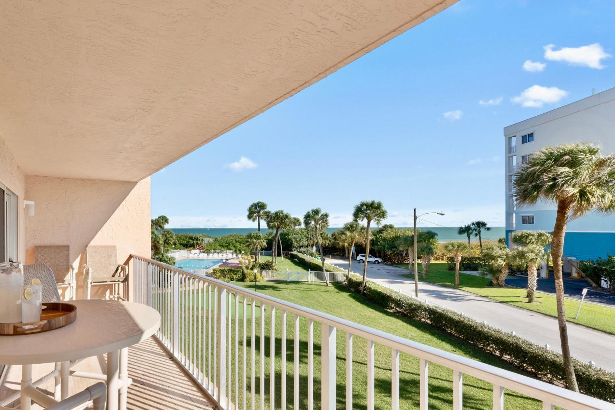 Cocoa Beach Towers Aparthotel Room photo