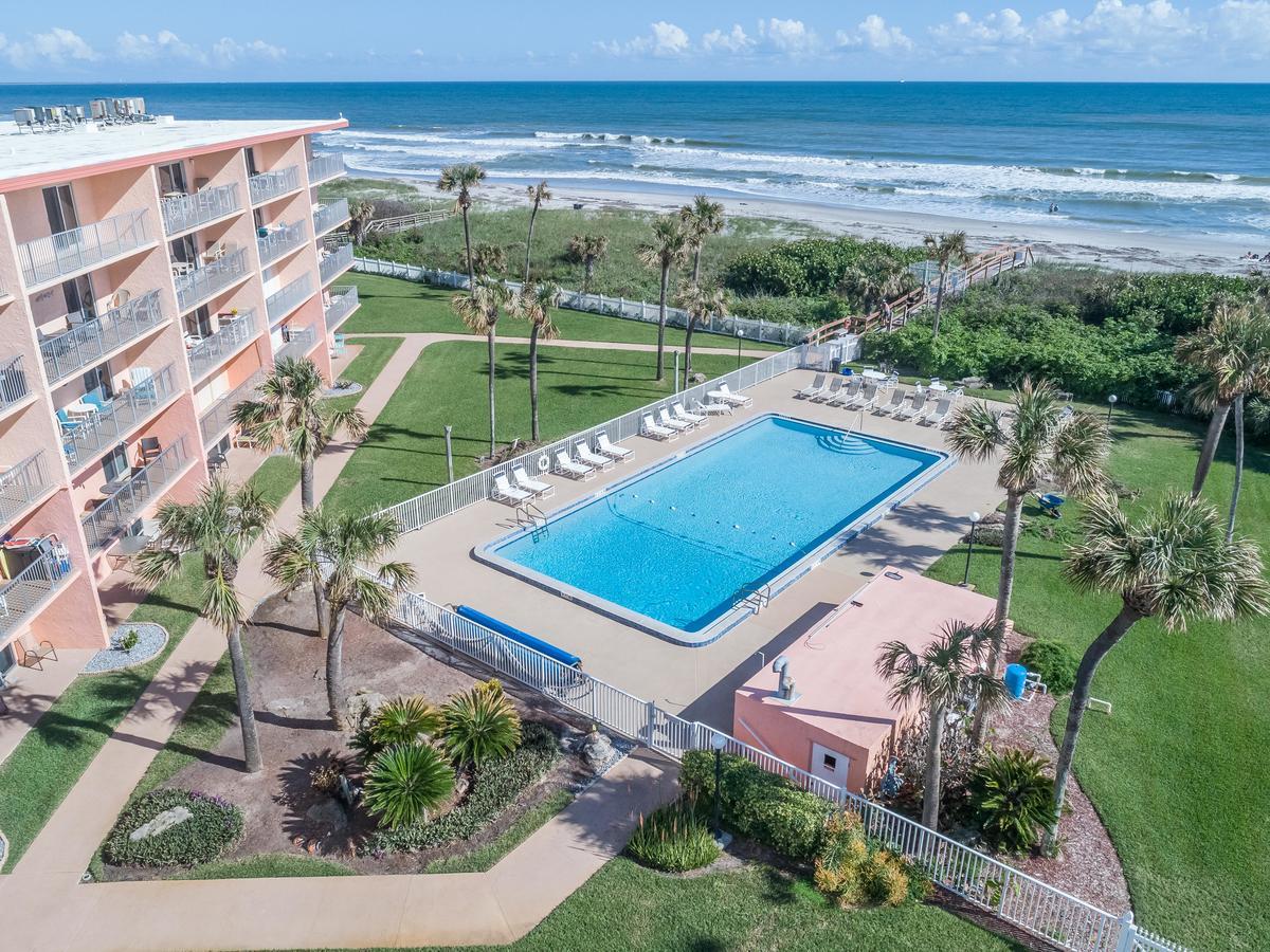 Cocoa Beach Towers Aparthotel Exterior photo