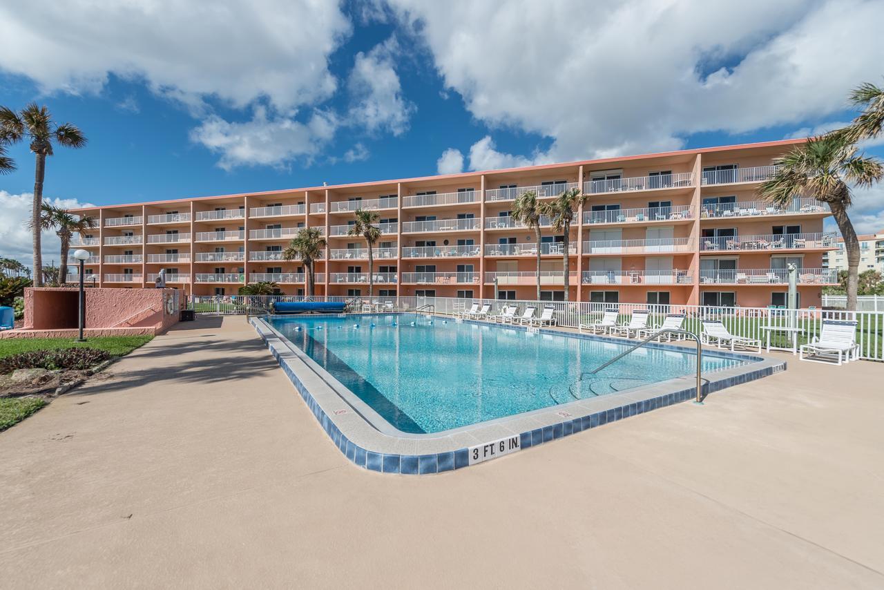 Cocoa Beach Towers Aparthotel Exterior photo